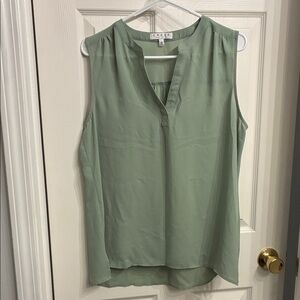 Chaus Women's Sage Sleeveless Blouse